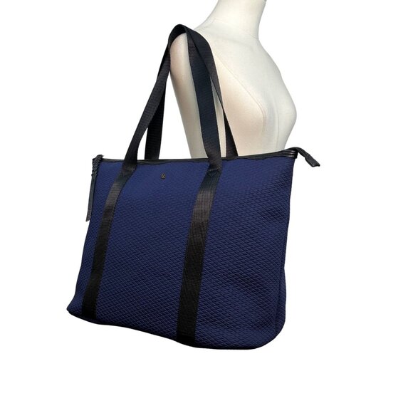Elliot Lucca Navy Textured Lining Black Straps & Zipper Closure Tote Bag Sz L - Picture 5 of 13